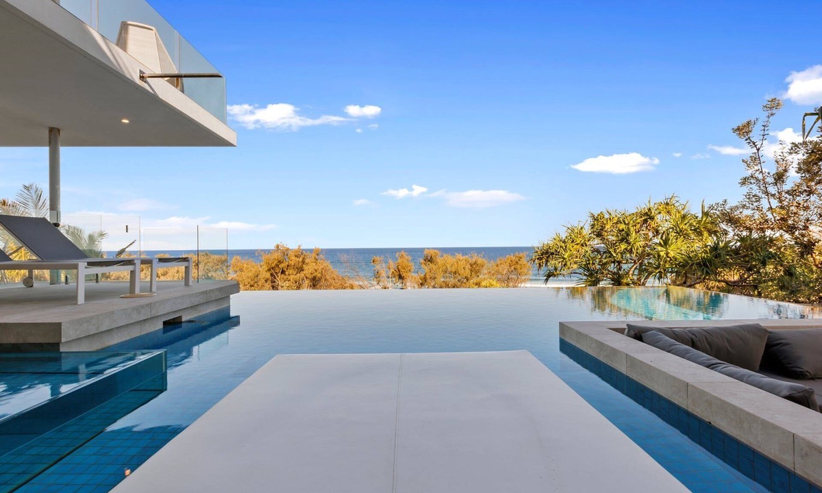Sunrise Beach House | Luxury Villas Beaches at Sunrise (Heated Pool)