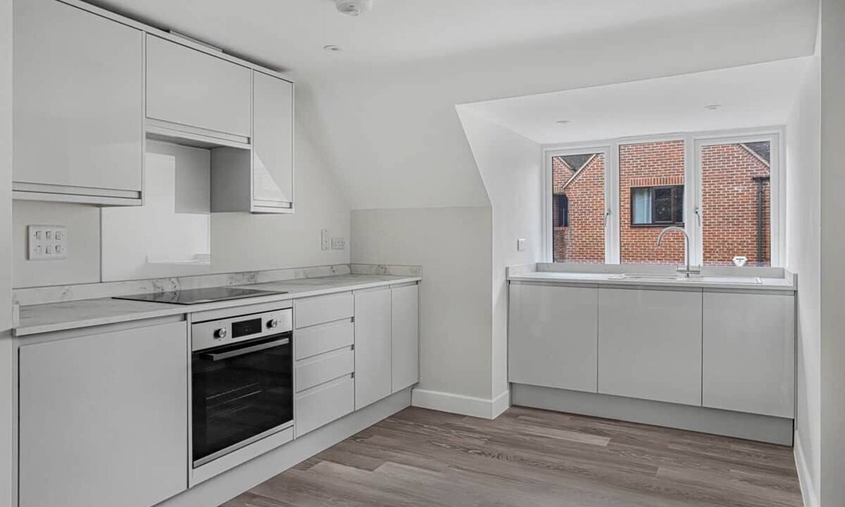 Wallingford Apartment | Luxury Wallingford Apartment | Parking | Workspace