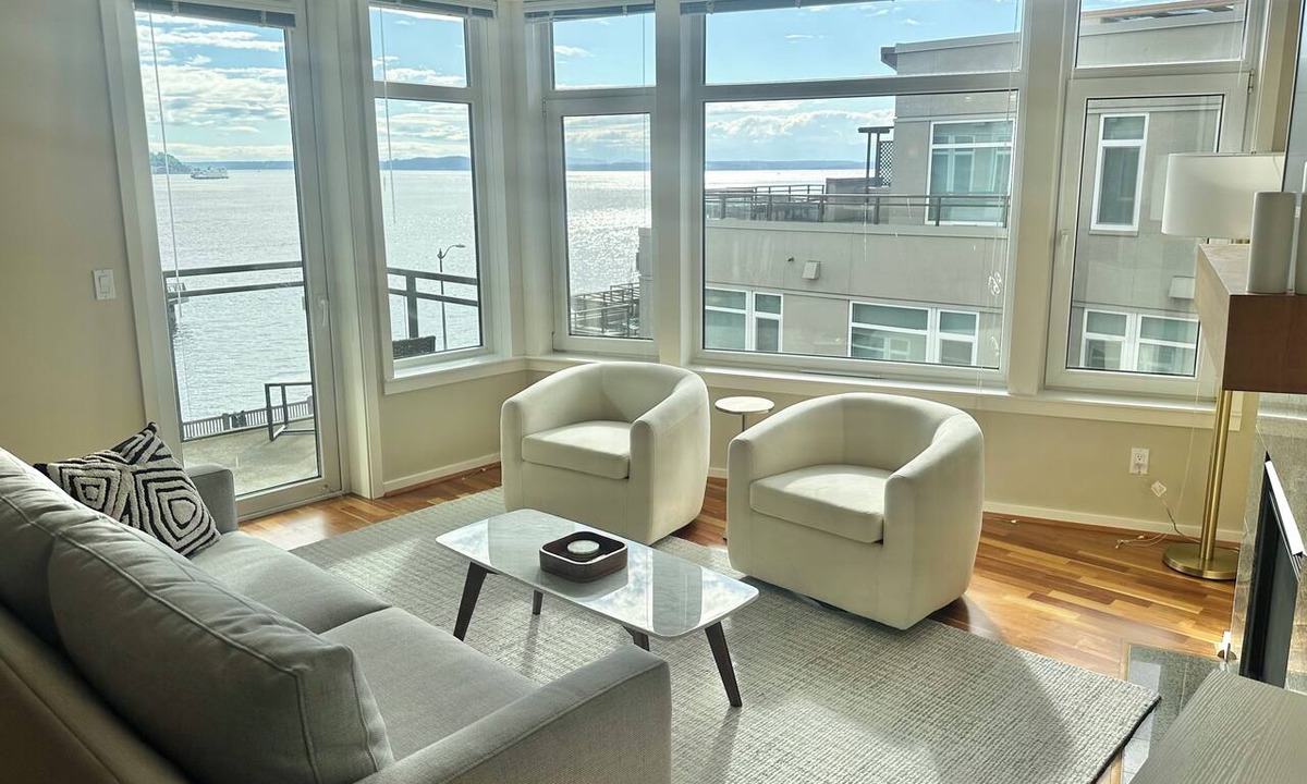 Downtown Seattle Condo | Luxury Waterfront Condo- across from Pier 62 MAJOR INTERNATIONAL SPORTING EVENT Fan Zone, Views, AC, Parking