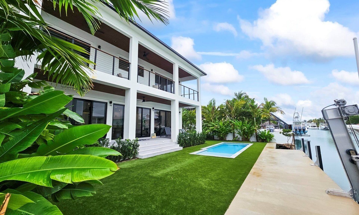 Venetian Shores House | Luxury Waterfront Escape- Brand New Home In Venetian Shores