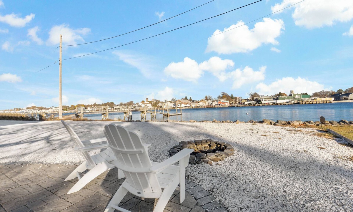 Barrington House | Luxury waterfront home with breathtaking views in Barrington