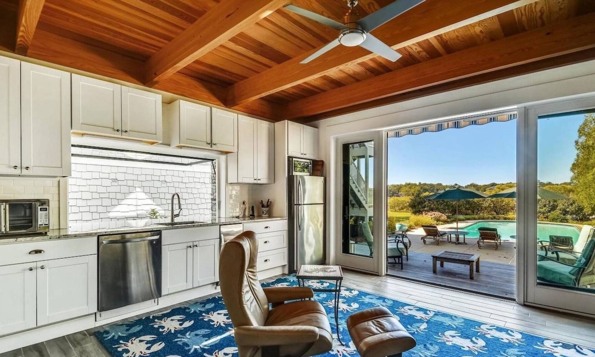Arundel on the Bay Condo | Luxury Waterfront home with private pier and guest house