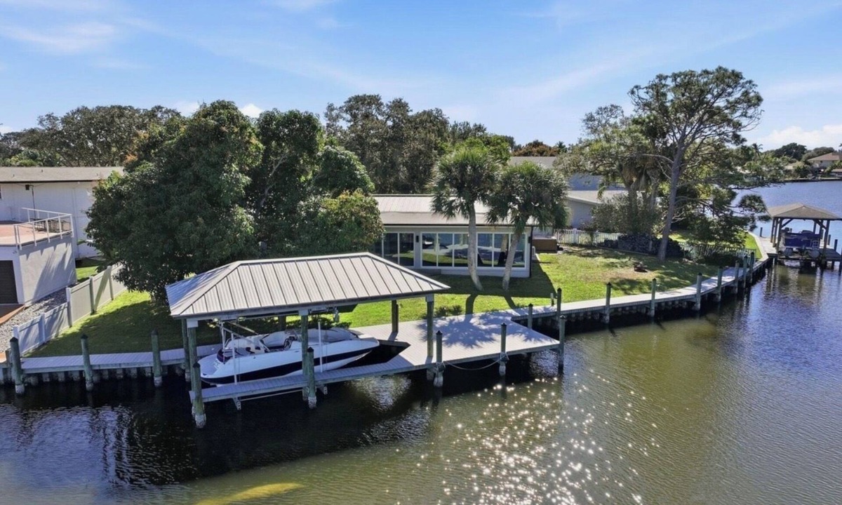 Cocoa Isles House | Luxury Waterfront Retreat Bikes, Hot Tub, Kayak, Walk to downtown Cocoa Beach.