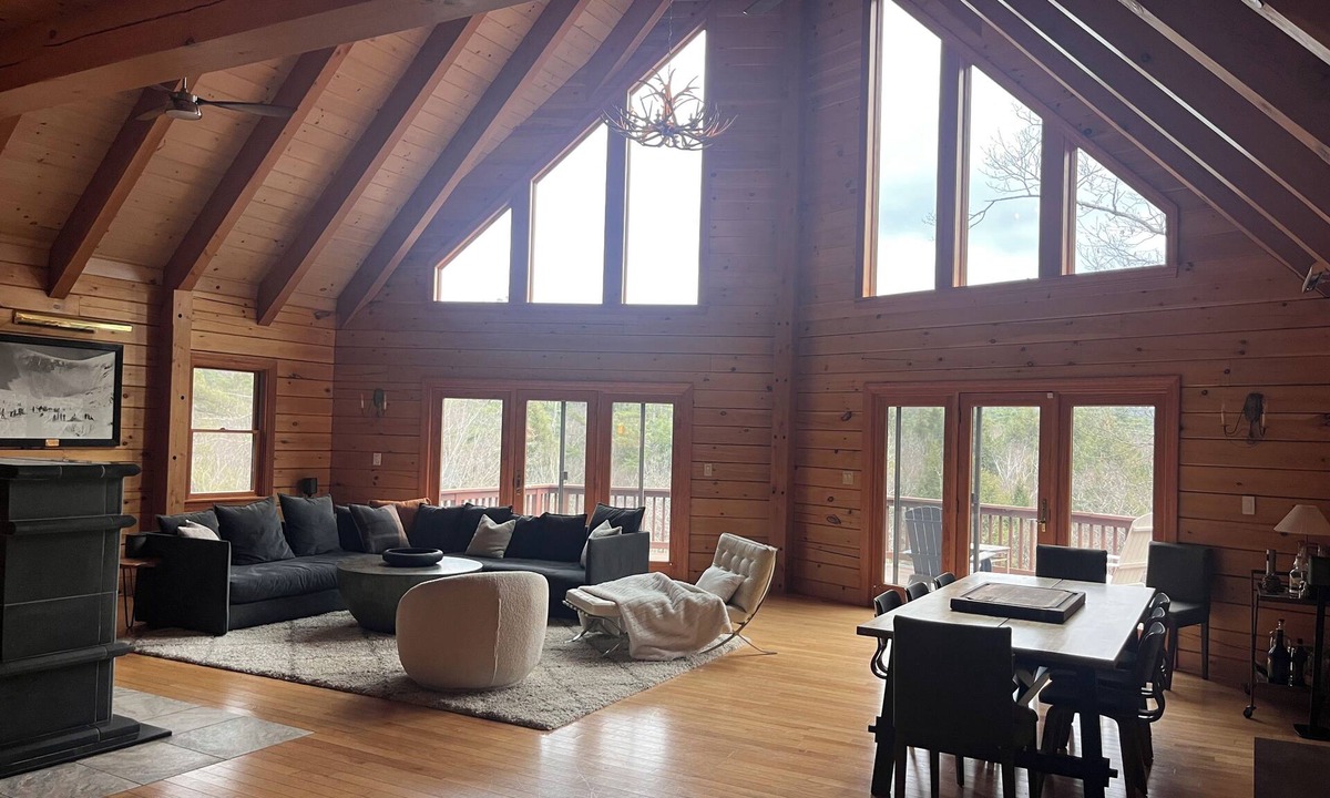 Thornton House | Luxury White mountains log home - near Owl’s nest, Loon, Waterville w in-law Apt