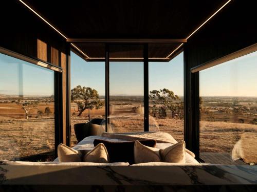 Toolleen House | Luxury Winery Stay with Sweeping Hilltop Views