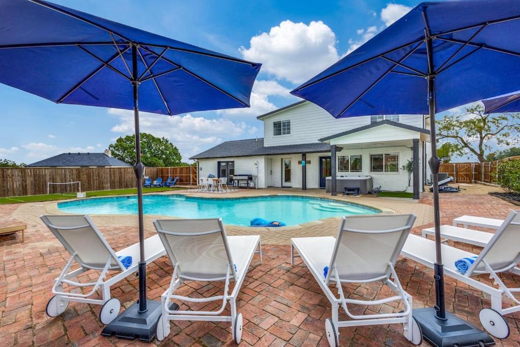 Lakewood Village House | LWV Dallas Social - Lakewood Village