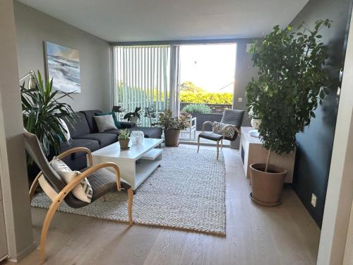 Fredrikstad Apartment | Lys leilighet med fine uteplasser - 2 soverom samt 2 soveplasser i åpent rom i andre etasje