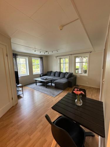 Rubbestadneset Apartment | Lys Leilighet, midt i Rubbestadneset