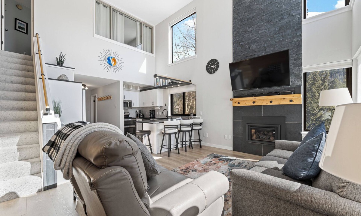 Lakeside Village Condo | M1430-1