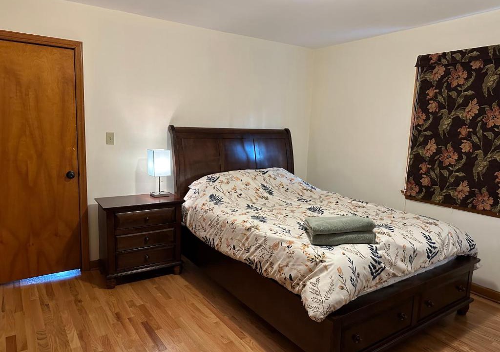 New Brunswick House | M2 Comfortable Room near Rutgers U, hospitals
