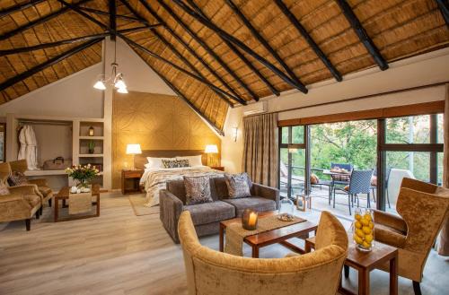 Leeupoort Cabin | Mabula Game Lodge