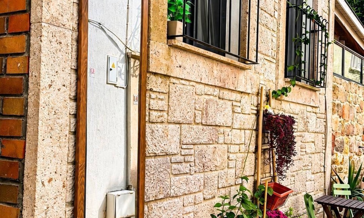 Ayvalik City Center House | Macaron Midi House