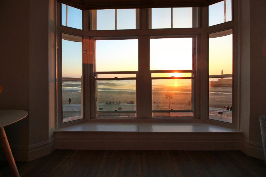 Margate Old Town Apartment | Macatsim Seaview Sunset