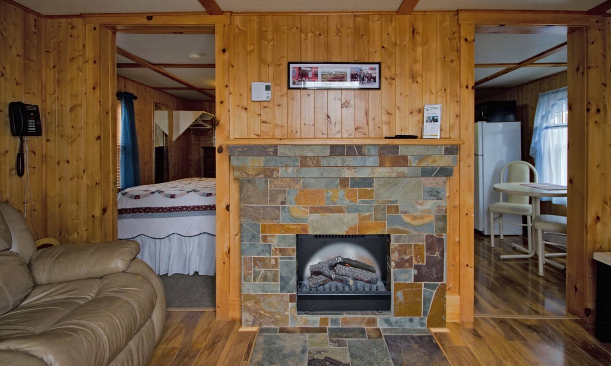 Shelburne Hotel | MacKenzie's Motel & Cottages