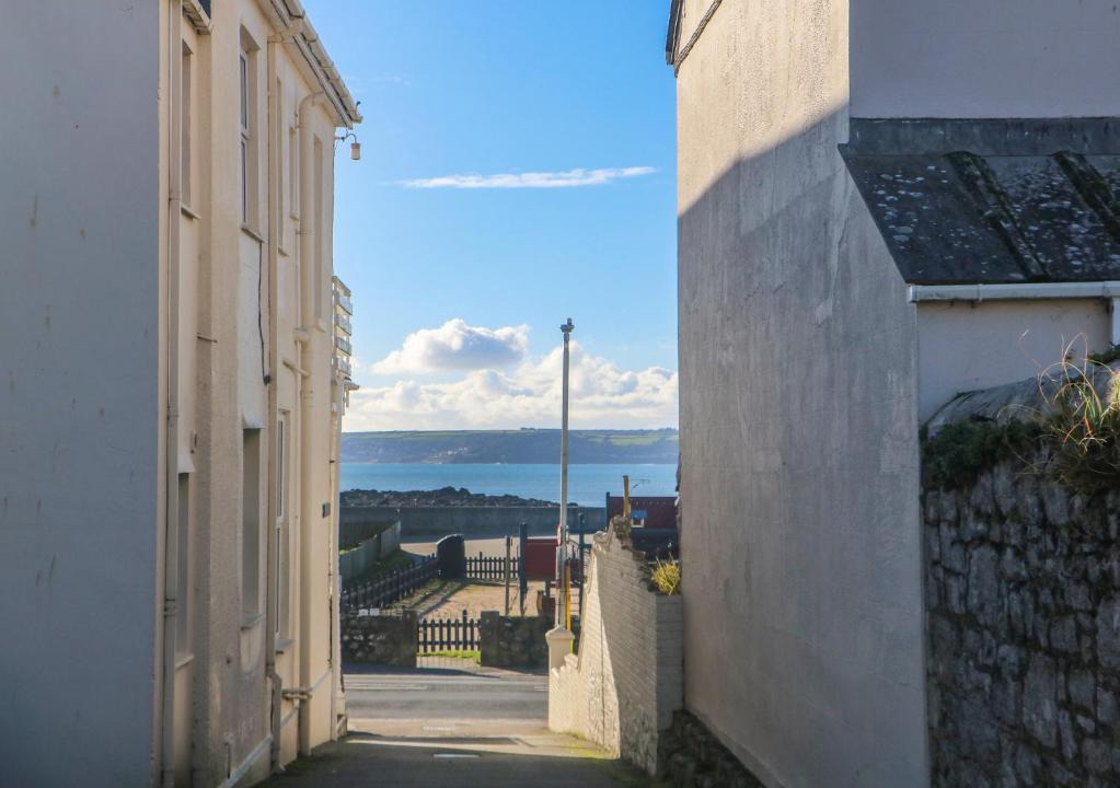 Marazion House | Mackerel Sky