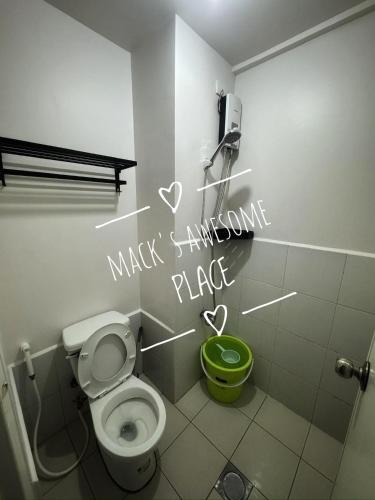 Highway Hills Hostel | Macks Awesome 07 Fast Wifi Premium Netflix