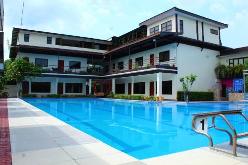 Imus Hotel | MaClare Resort