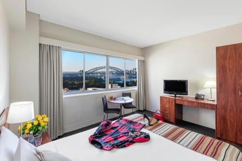 Elizabeth Bay Hotel | Macleay Hotel