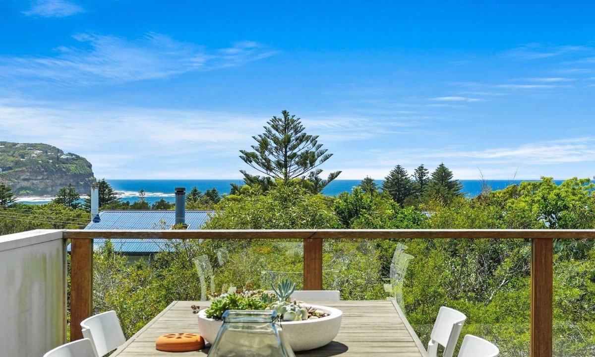 Macmasters Beach House | Macmasters Beach House - Spacious Architect-designed house with panoramic ocean views, a leafy 250m stroll to the beach