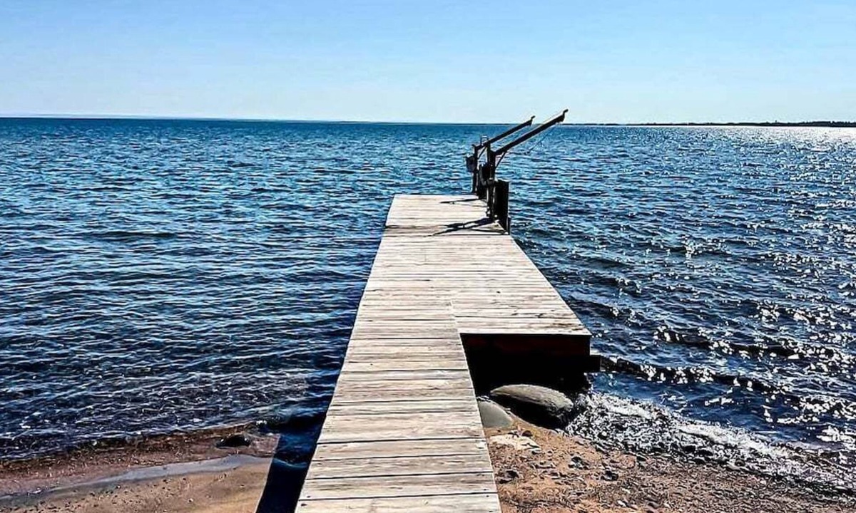 La Pointe House | Madeline Island’s south shore offers a cozy lakeside retreat