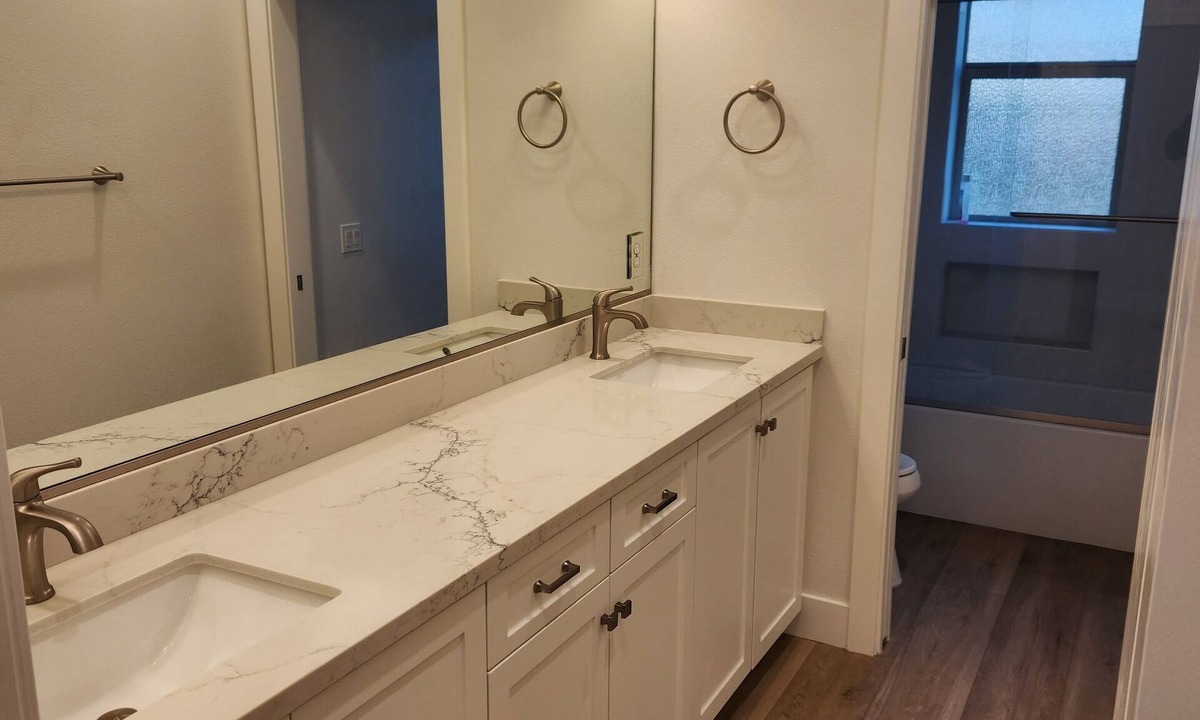 Paramount House | Madison's Place Cozy & Comfortable Modern Home