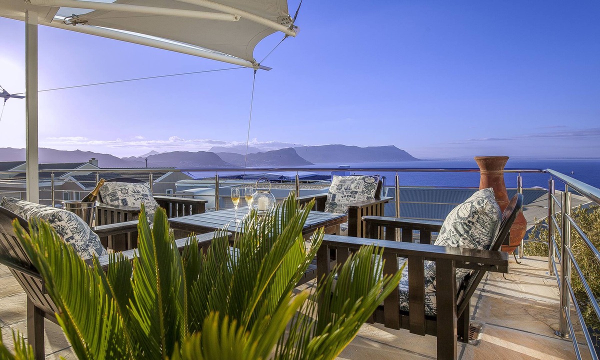 Simon's Town Bed & Breakfast | Magellans Hotel