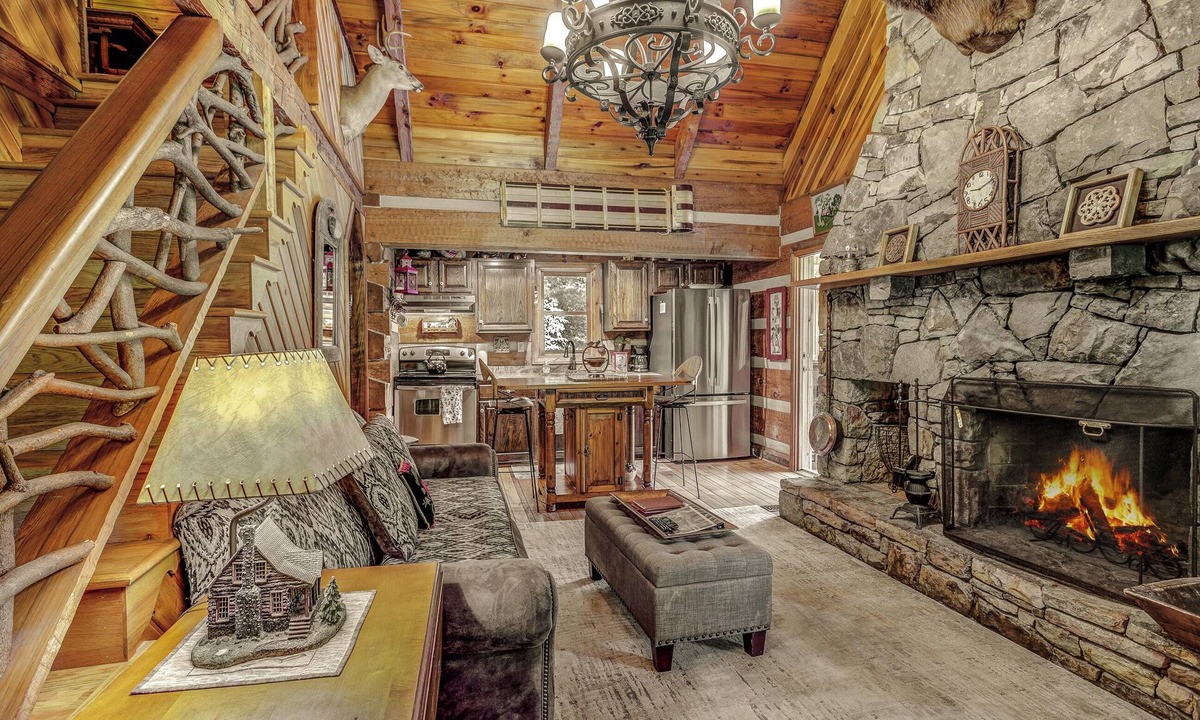 Sugar Grove Cabin | Magic Cabin with Private Petting Zoo and Hot Tub