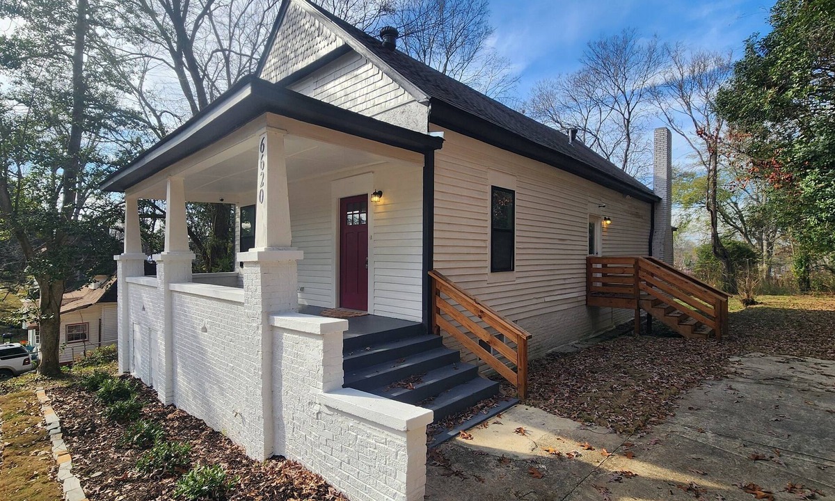 Crestline Heights House | Magic City Manor: Groups/Driveway/Game Room/Wifi