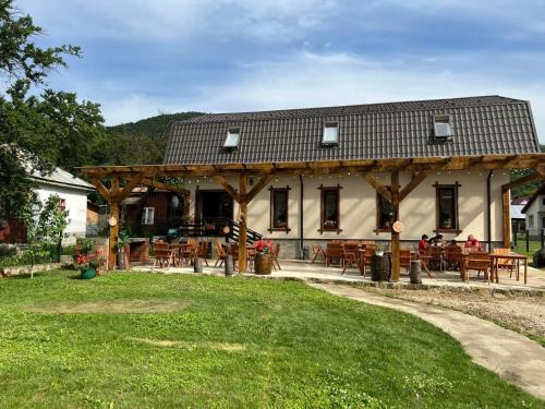 Gura Teghii Bed & Breakfast | Magic Rooms