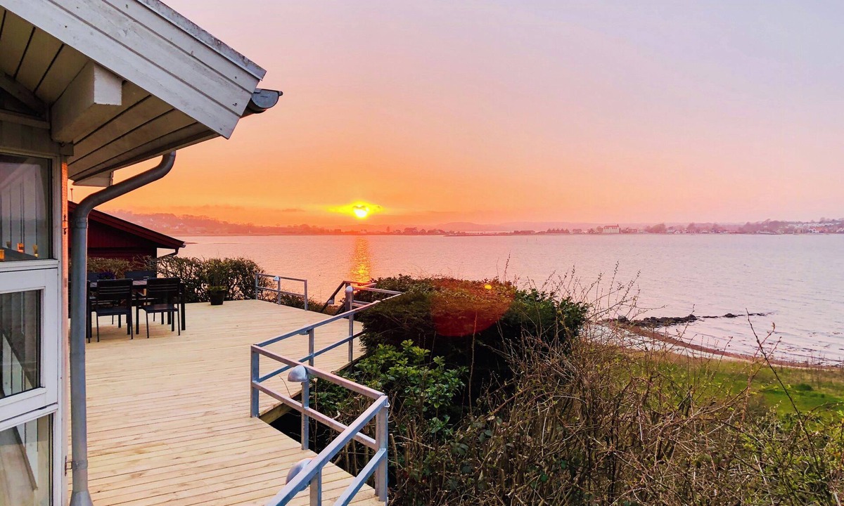 Fynshav House | Magical front row sea views at Anslet Beach