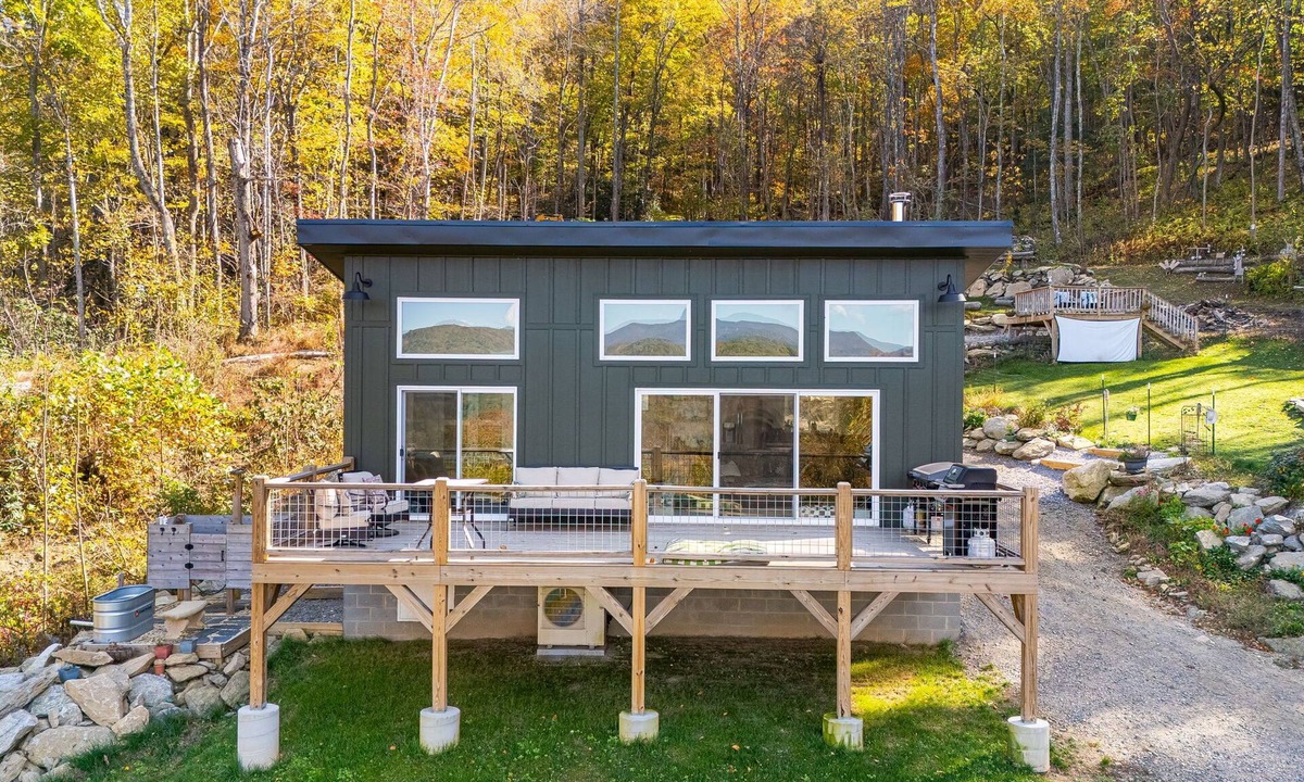 Black Mountain House | Magical Mountain Escape with Room to Roam!