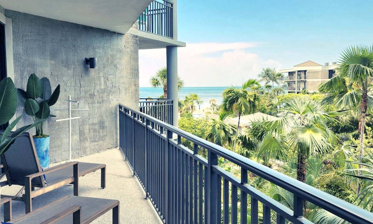 Key West Condo | Magical Sunrises on the Atlantic, Upgraded Condo & 10 minutes to Downtown.