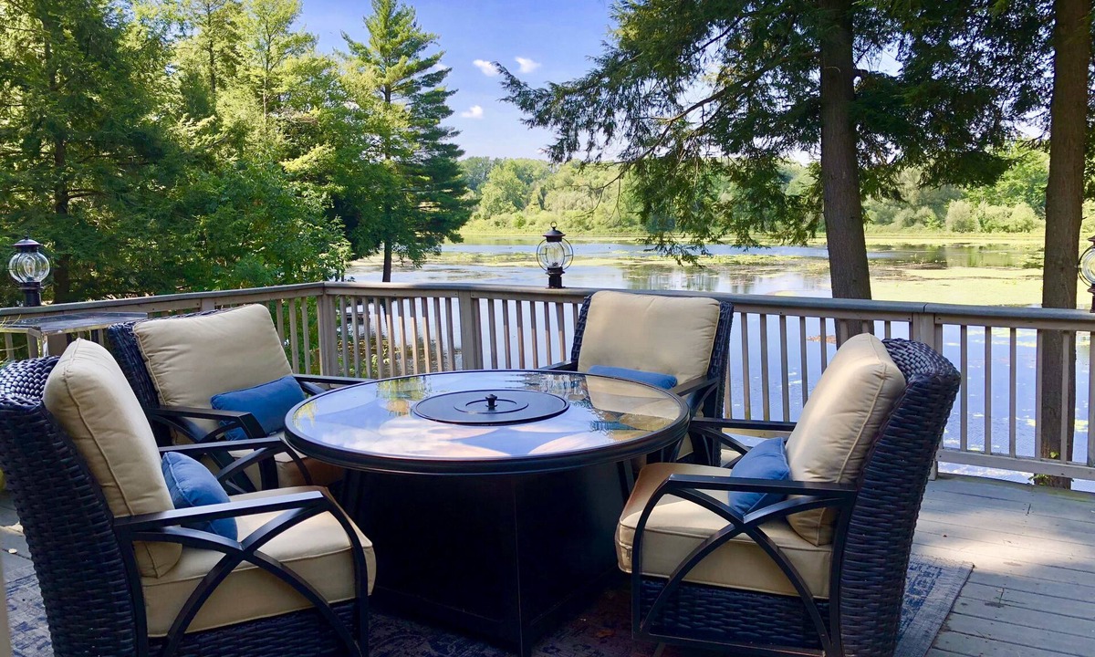 Cambridge Springs House | Magical Sunsets, Ultimate Comfort at Waterfront Retreat in Rural PA