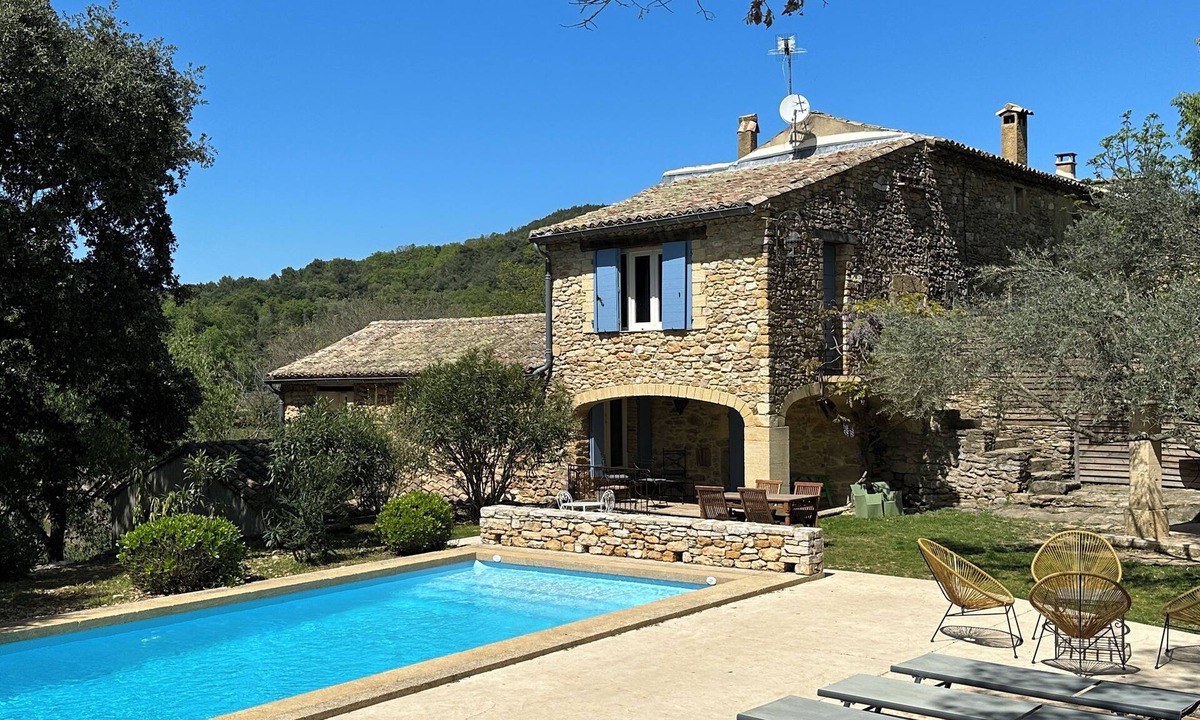 Saint Michel d'Euzet House | Magnificent stone farmhouse surrounded by vineyards, private swimming pool