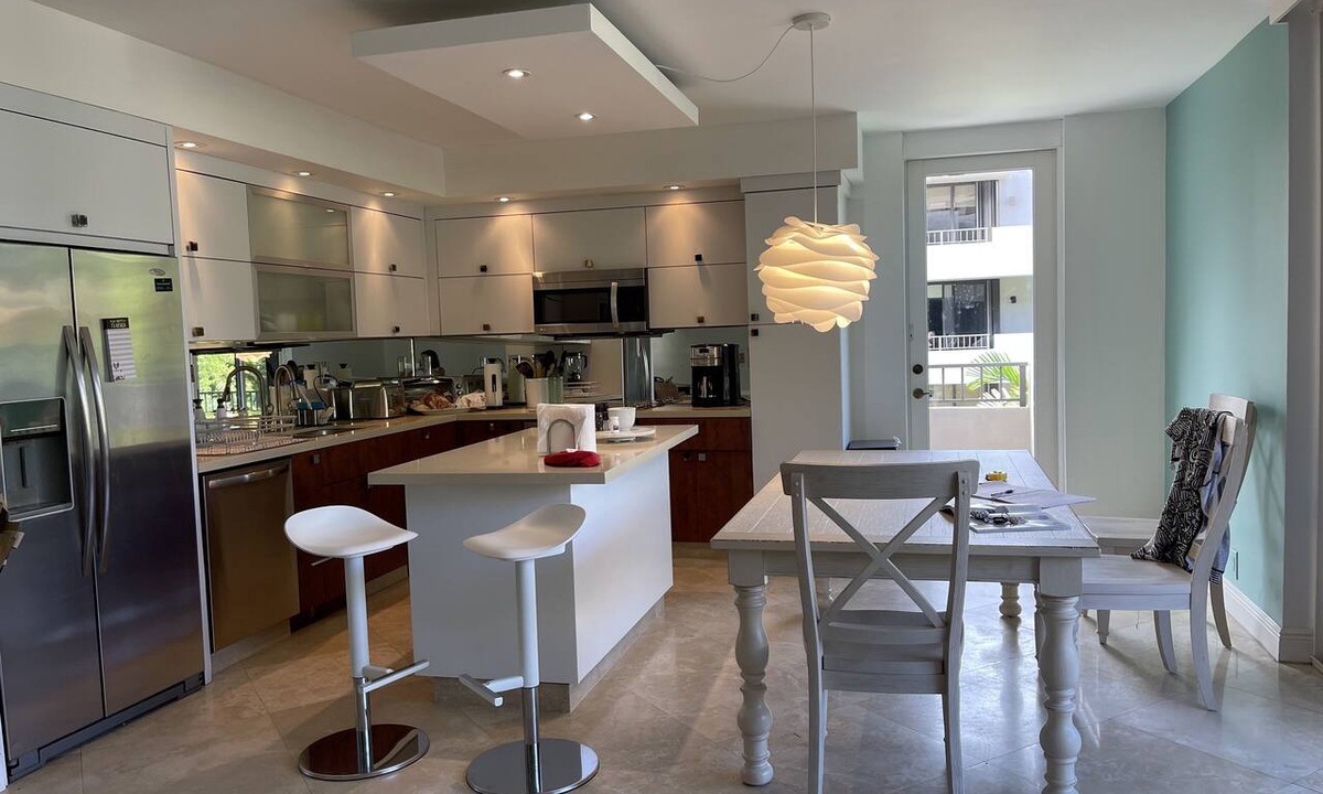Key Biscayne Condo | Magnificent 3 bedroom key Biscayne condo with pools,Tennis and beach access