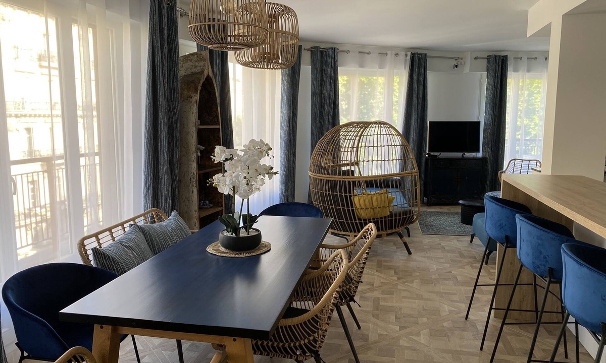 Noailles Condo | Magnificent 4* loft on the Canebière. Marseille, France. Air-conditioned. Autonomous arrival.
