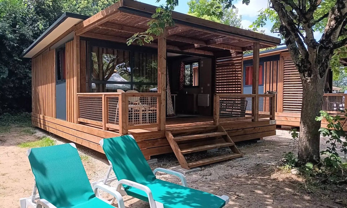 Vouneuil-sur-Vienne House | Magnificent 2-bedroom chalet sleeps 5