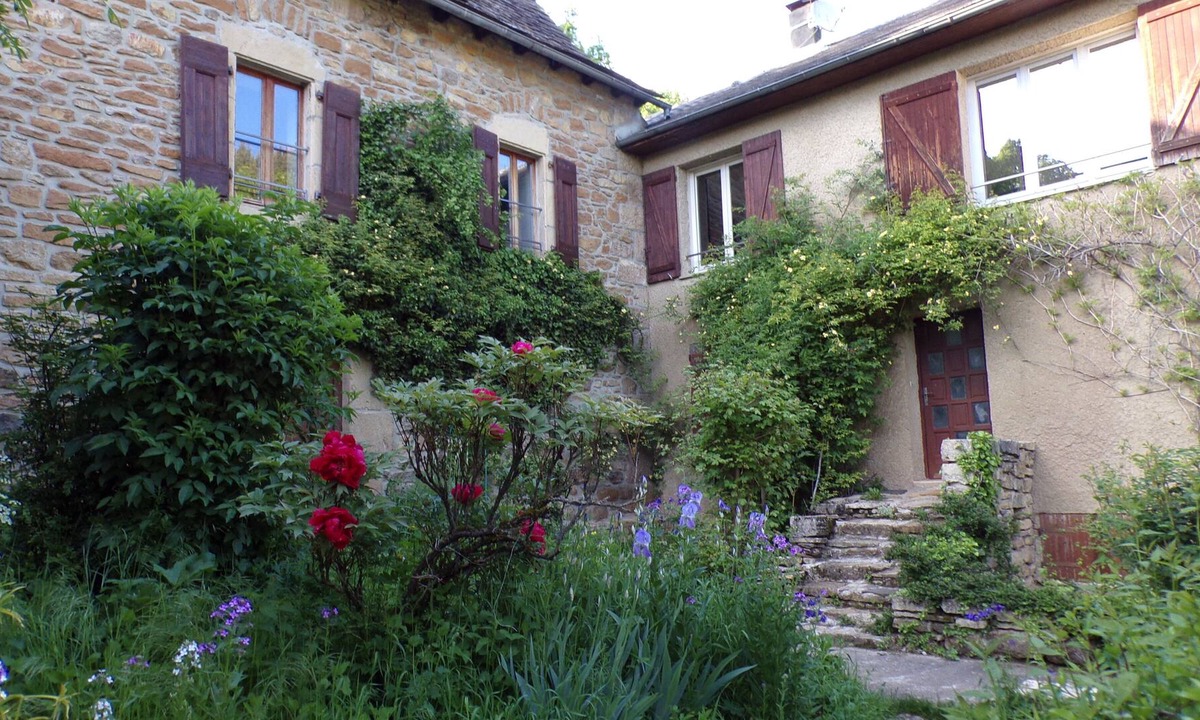 Marvejols House | Magnificent independent house domain of Lirio
