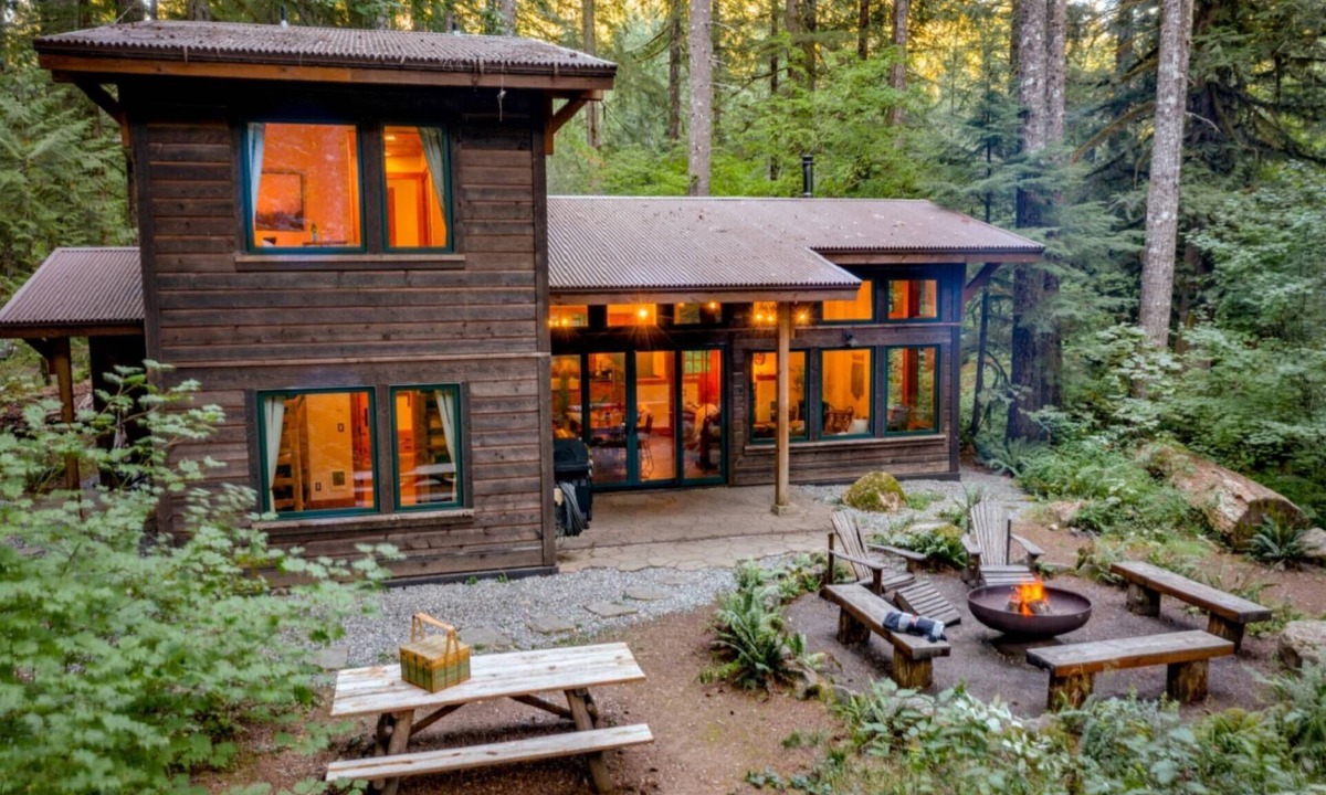Rhododendron House | Magnificent Mountain Cabin on 5 Acres Next to Creek, Picturesque Outdoor Space, Hot Tub, Ping Pong