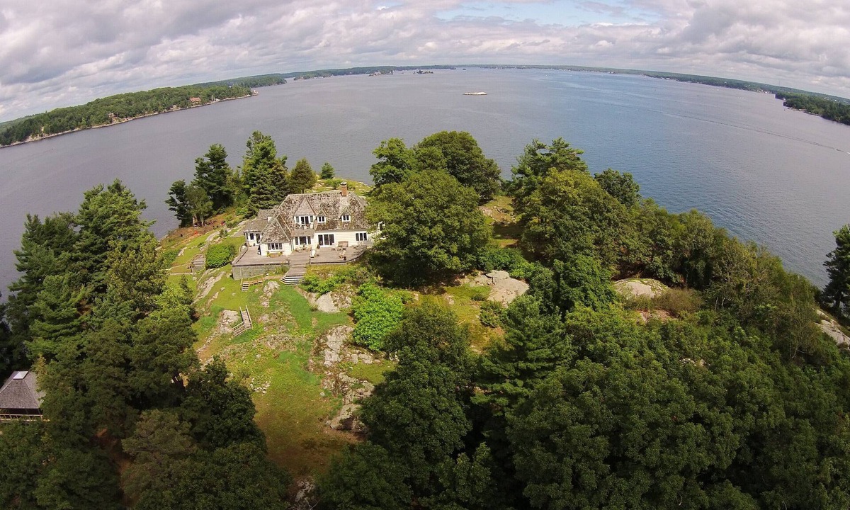 Frontenac House | Magnificent Private Island in one of America’s Most Beautiful and Fun Rivers