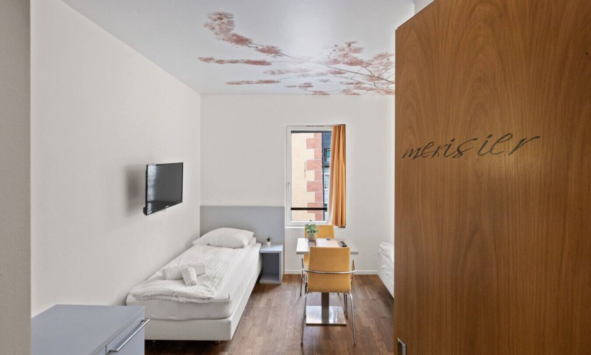 Sierre Hotel | Magnificent triple room in the heart of Sierre