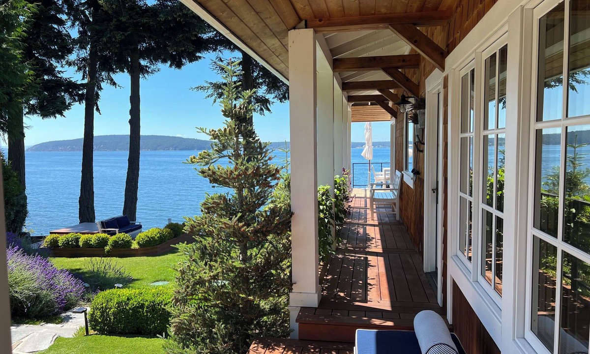 Eastsound House | Magnificent up-close WATERFRONT "SunBright Le Reve" Premier Westside Orcas