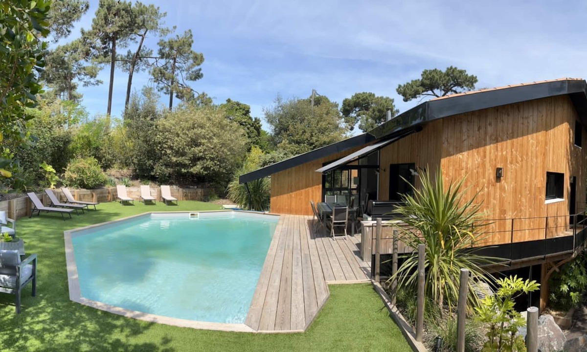 La Teste-de-Buch House | Magnificent villa with swimming pool in landscaped garden with terrace and boules court