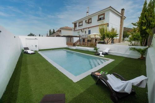 Padul Villa | Magnificent villa: 2 private pools, BBQ, garden & parking. 13 per. In Padul