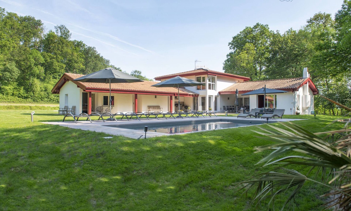 Uhart-Cize Villa | Magnificient 4* villa in the countryside.