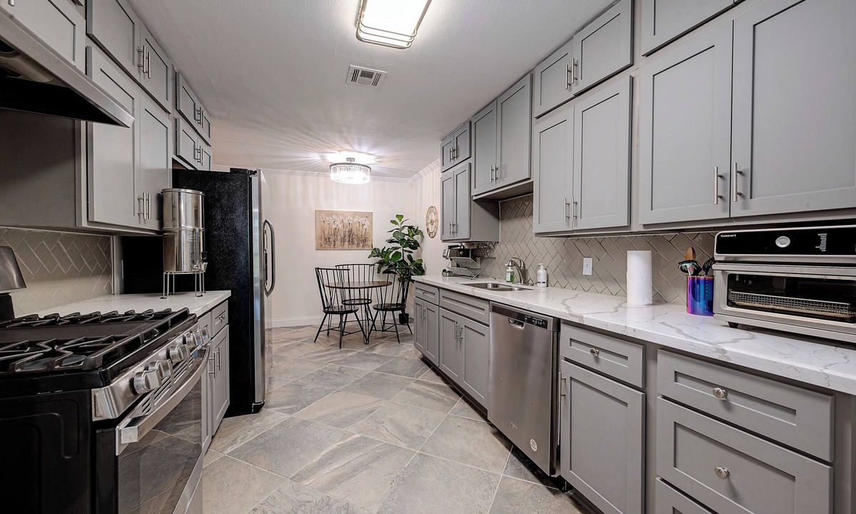 Willow Meadows/Willowbend Area House | Magnolia duplex