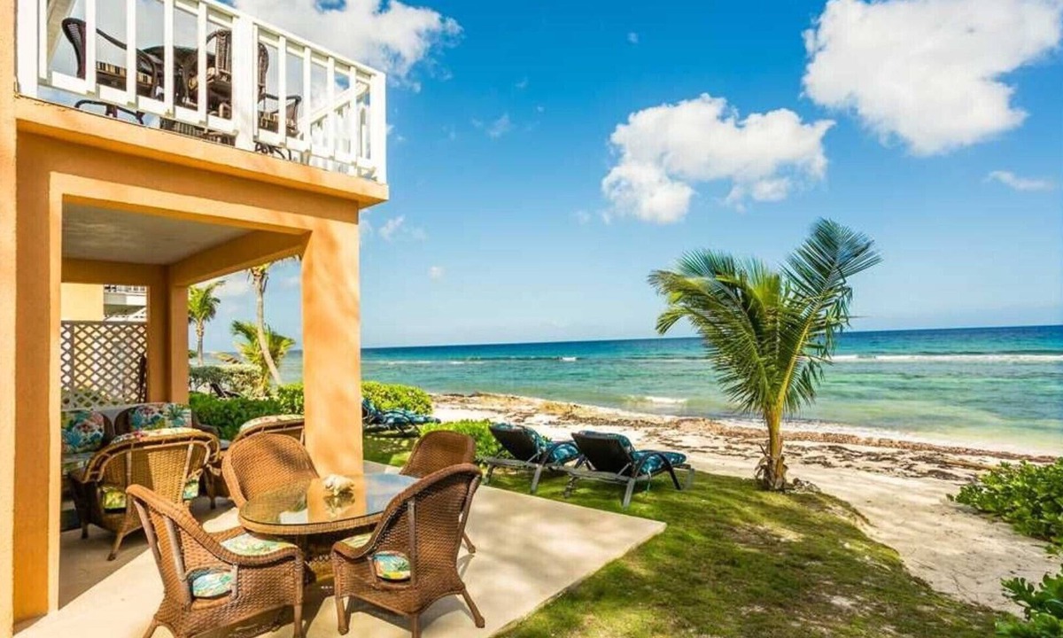 North Side House | Mahogany Point 5: 3 BR/3 BA villa in North Side, Sleeps 6