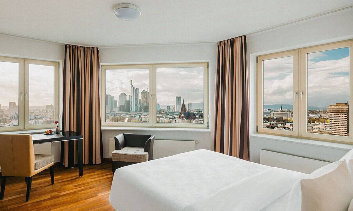 Sachsenhausen Apartment | Main Plaza Suite Tower