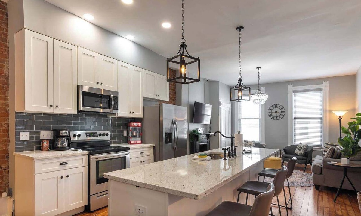 Covington Apartment | Main Street 2BR, Walk to Bars, Stadiums, Downtown