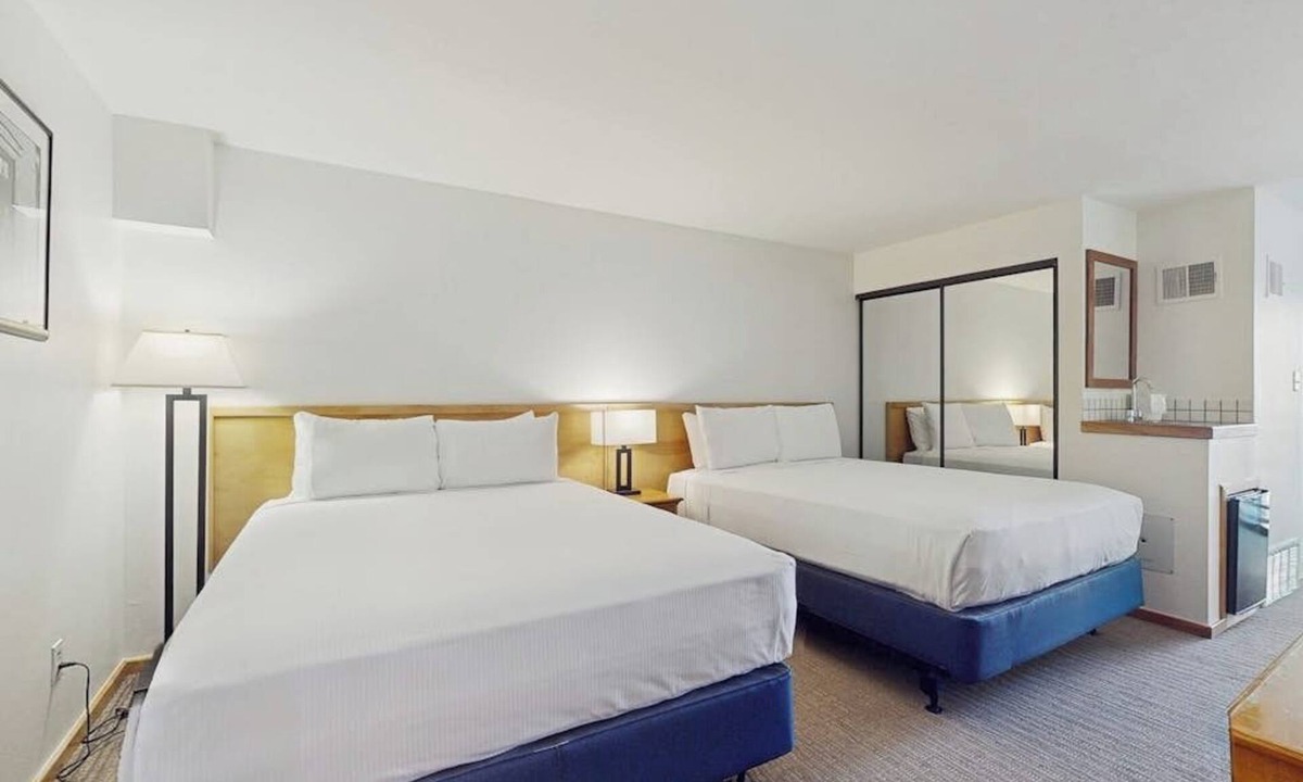 West End Cabin | Main Street studio - pool & hot tub - walk to lifts, dog-friendly, third floor